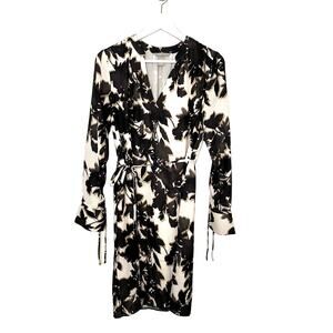 H&M long sleeve dress SZ small in tonal floral pattern
